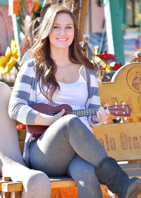 Very attractive brunette babe Summer denudes big titties and spreads her legs outside