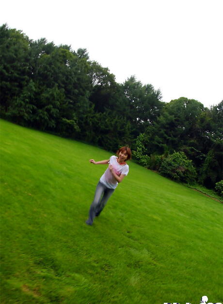 Hot japanese amateur Madoka bares her ass 